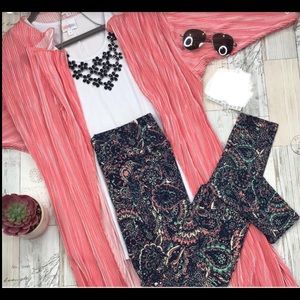 LuLaRoe Shirley/OS Leggings outfit